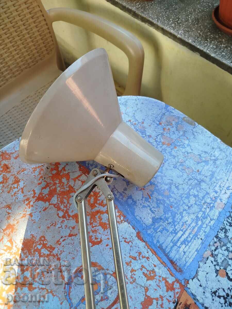 Extendable lamp with price 30.00 BGN | € 15.34