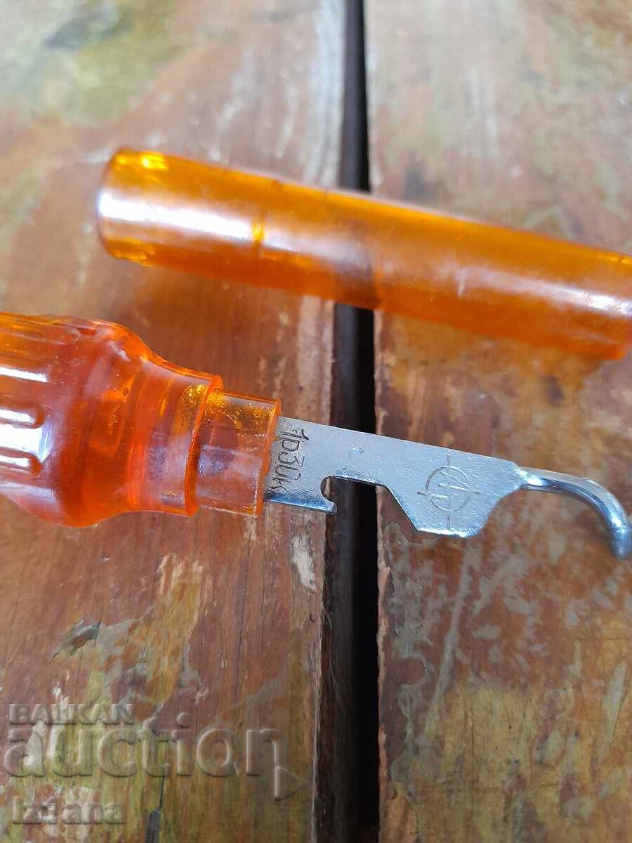 Παράδοση Παλιό ανοιχτήρι, τιρμπουσόν