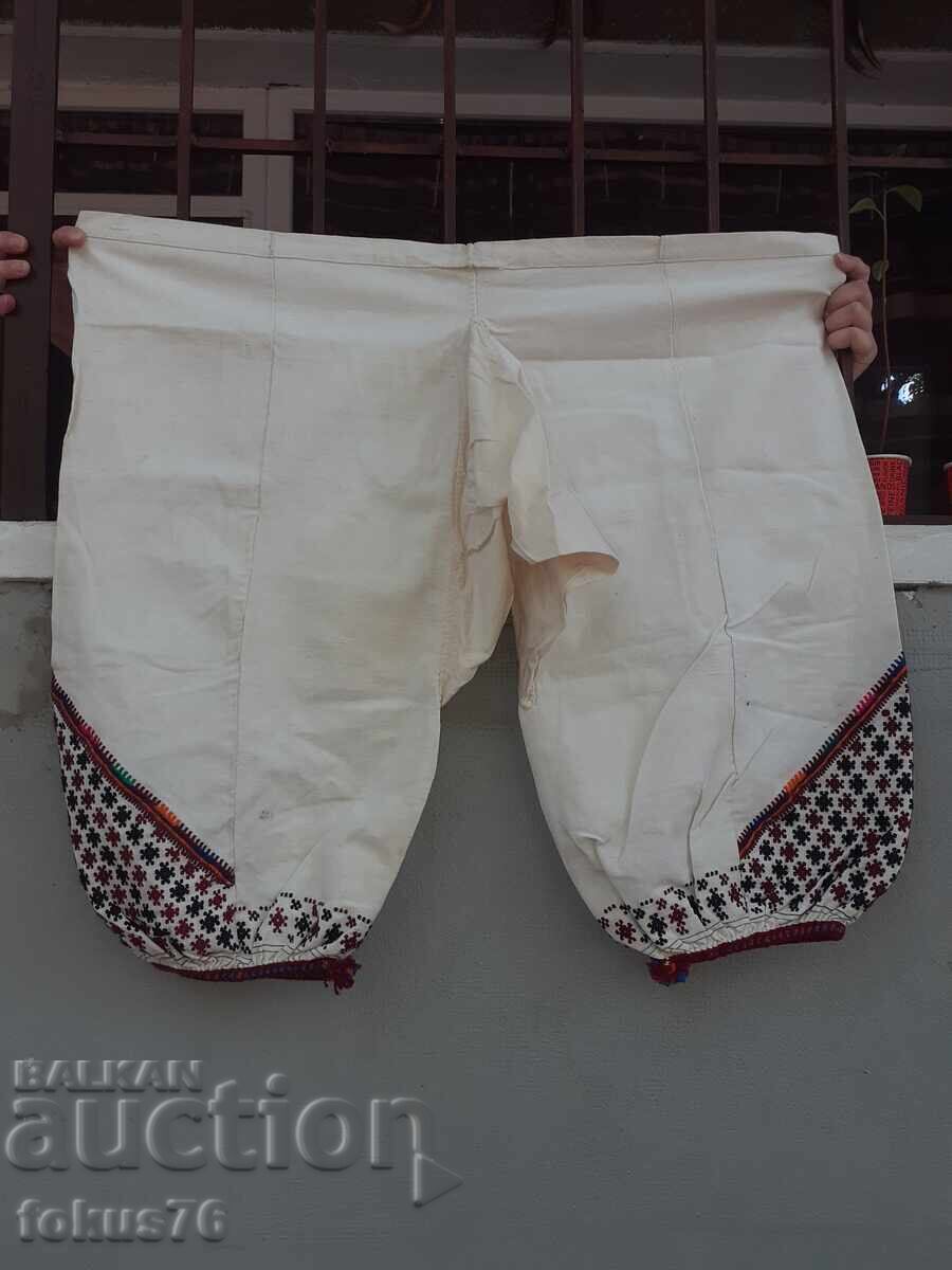 Παλιά γυναικεία βαμβακερά εσώρουχα για φορεσιά με τιμή 90.00 BGN | € 46.02