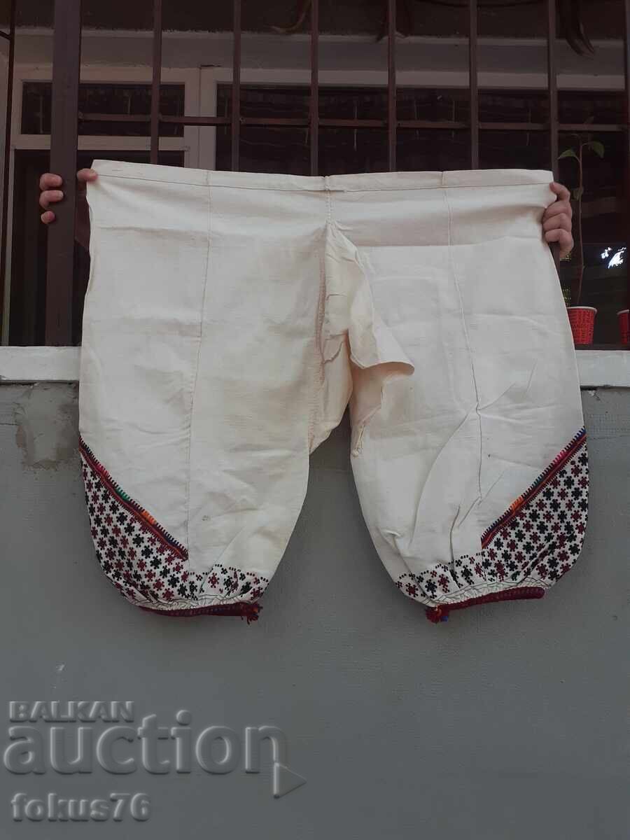 Παλιά γυναικεία βαμβακερά εσώρουχα για φορεσιά