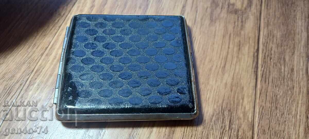 Old snuff box with price 10.00 BGN | € 5.11 Old snuff box with price 10.00 BGN | € 5.11