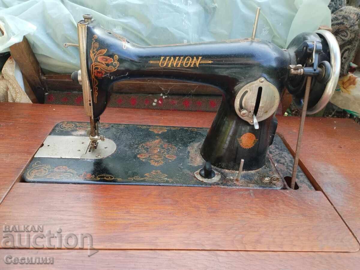Foot-operated sewing machine "Union" with included table from the 60s with price 30.00 BGN | € 15.34 Foot-operated sewing machine "Union" with included table from the 60s with price 30.00 BGN | € 15.34