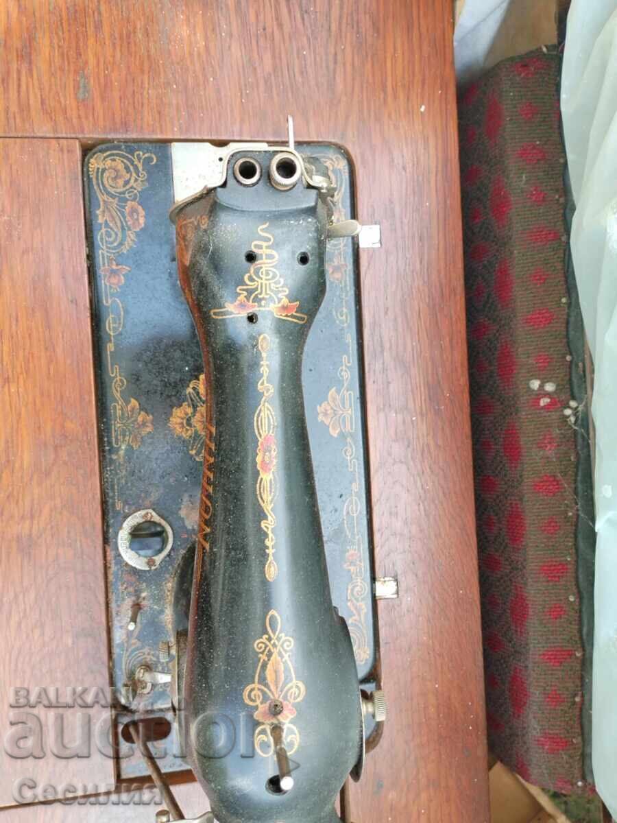 Auction Foot-operated sewing machine "Union" with included table from the 60s Auction Foot-operated sewing machine "Union" with included table from the 60s