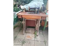 Mașină de cusut cu picior „Union” cu masă inclusă, din anii '60