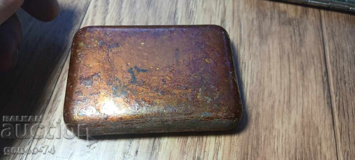 Old snuff box with price 10.00 BGN | € 5.11 Old snuff box with price 10.00 BGN | € 5.11