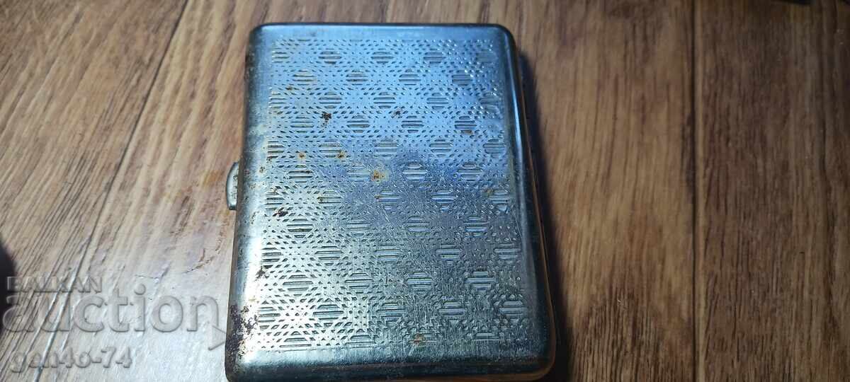 Old snuff box with price 10.00 BGN | € 5.11 Old snuff box with price 10.00 BGN | € 5.11