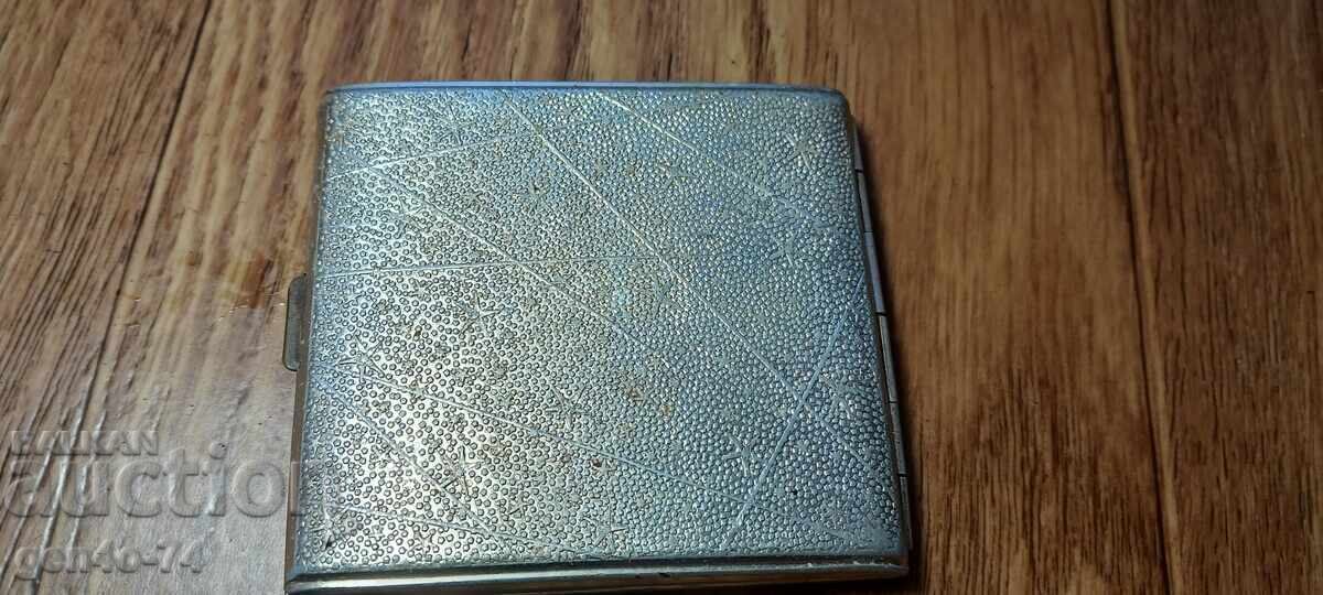 Old snuff box with price 10.00 BGN | € 5.11 Old snuff box with price 10.00 BGN | € 5.11