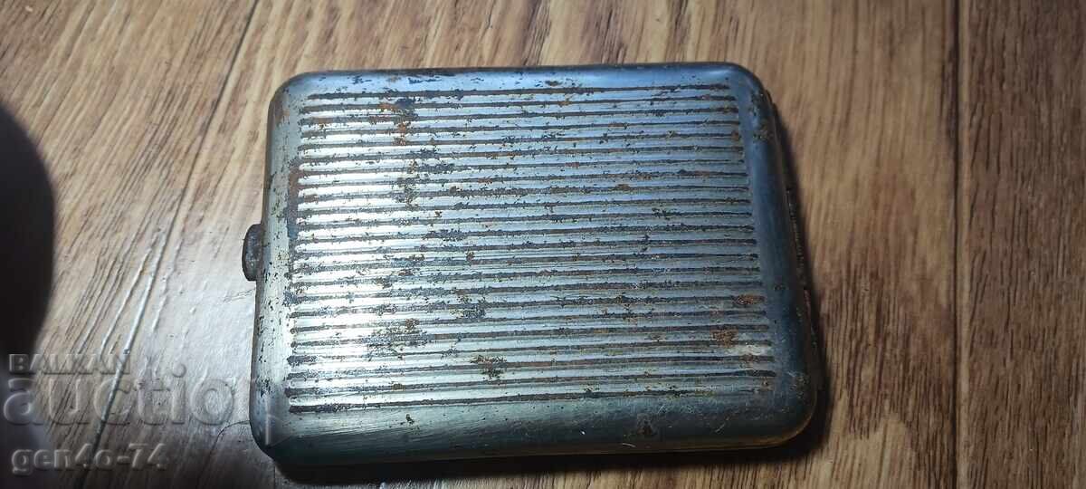 Old snuff box with price 10.00 BGN | € 5.11 Old snuff box with price 10.00 BGN | € 5.11