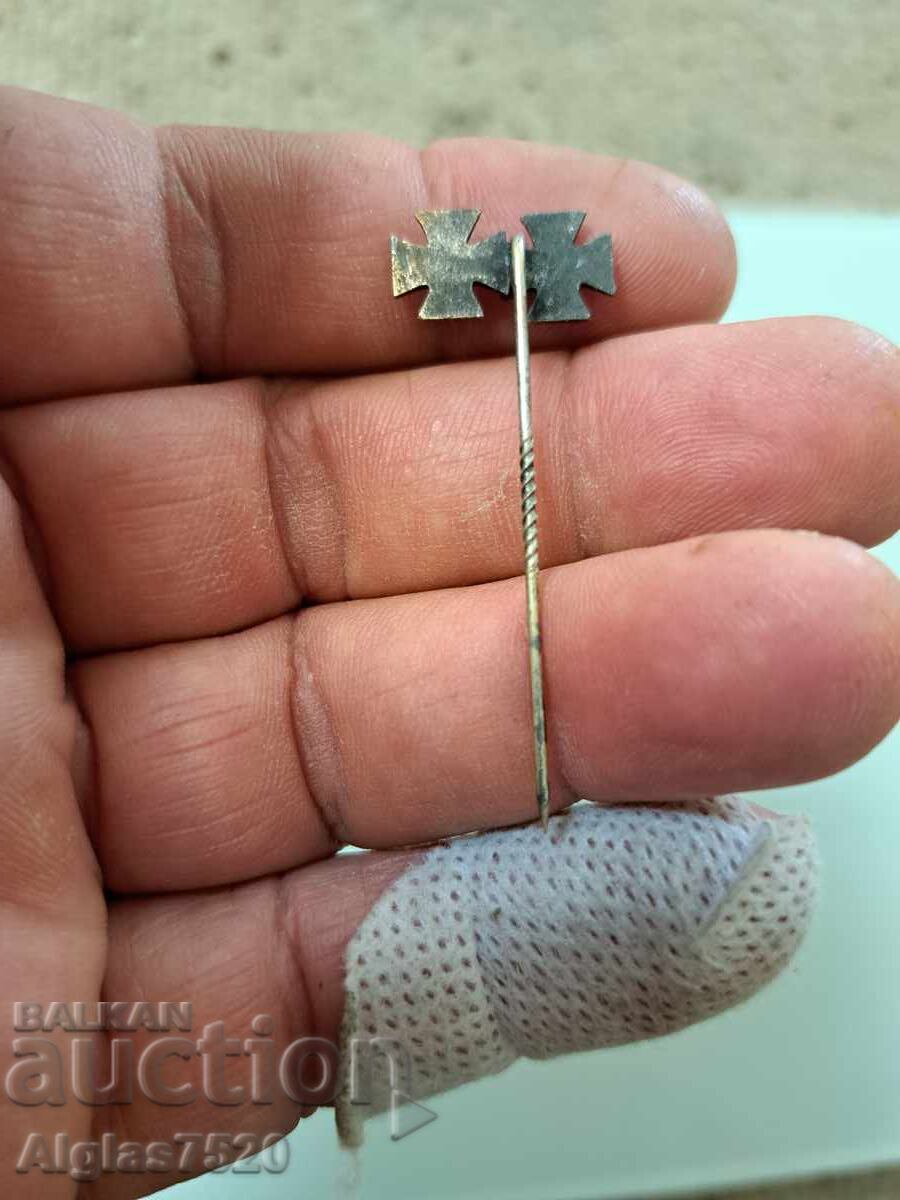 Auction Original Wehrmacht badge / extremely rare with 2 crosses Auction Original Wehrmacht badge / extremely rare with 2 crosses