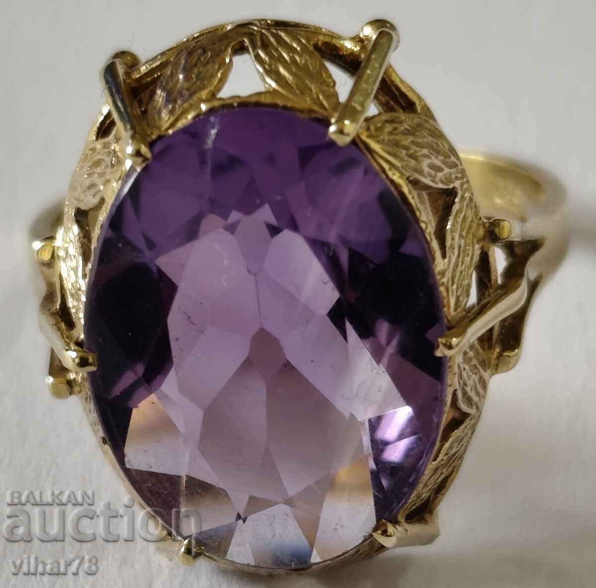 GOLD RING 8 KARAT WITH AMETHYST GOLD RING 8 KARAT WITH AMETHYST