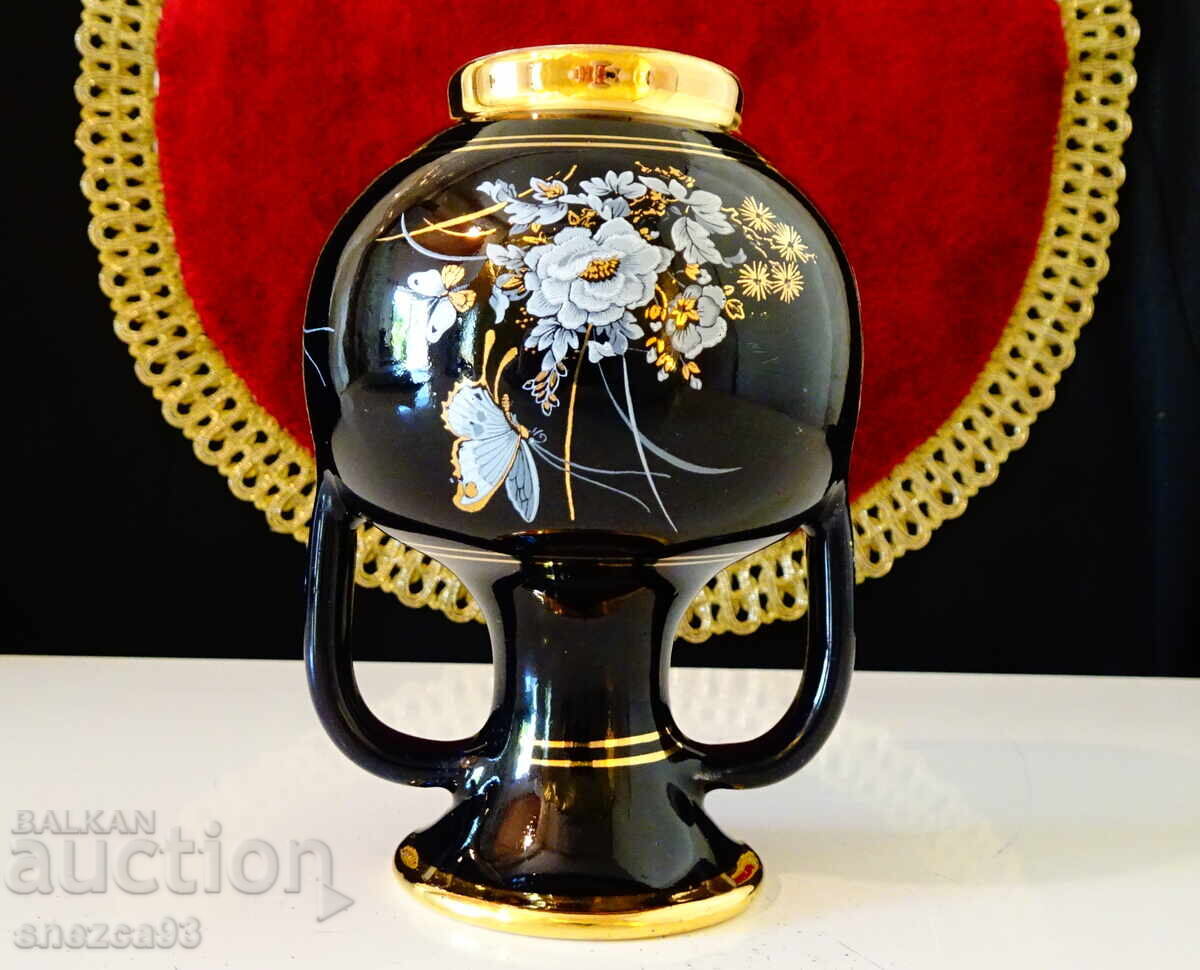 Ελληνική πορσελάνινη βάζα, κανάτα με 24 καράτια χρυσό με τιμή 39.00 BGN | € 19.94