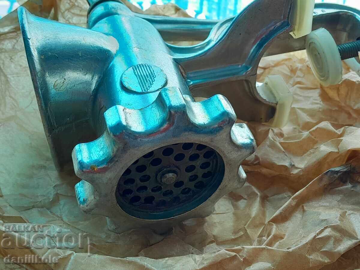 Delivery of *$*Y*$* GREAT ALUMINUM MEAT GRINDER WITH BOX `78 *$*Y*$* Delivery of *$*Y*$* GREAT ALUMINUM MEAT GRINDER WITH BOX `78 *$*Y*$*