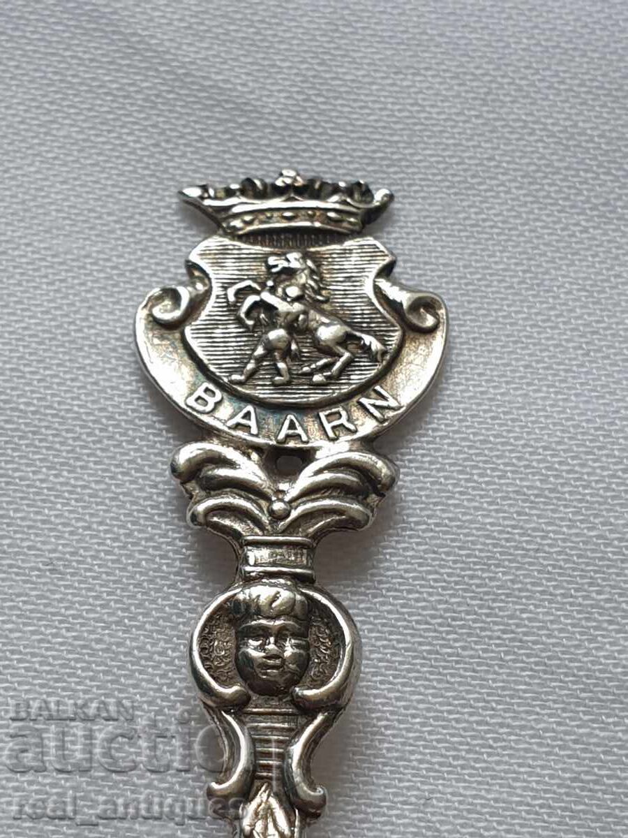 Δημοπρασία Ένα ασημένιο κουτάλι Δημοπρασία Ένα ασημένιο κουτάλι