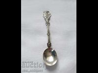 Ένα ασημένιο κουτάλι