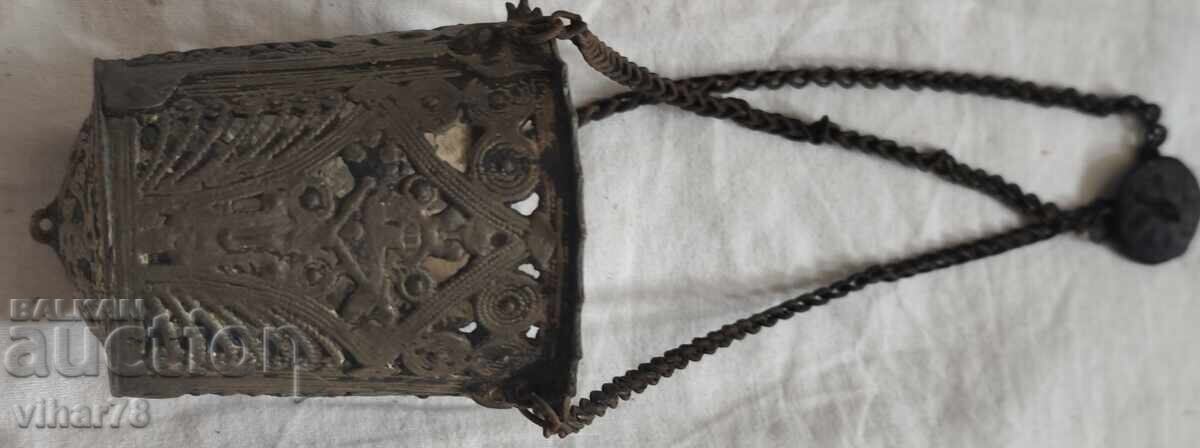 Παράδοση Παλαιό οικιακό χάλκινο καντήλι