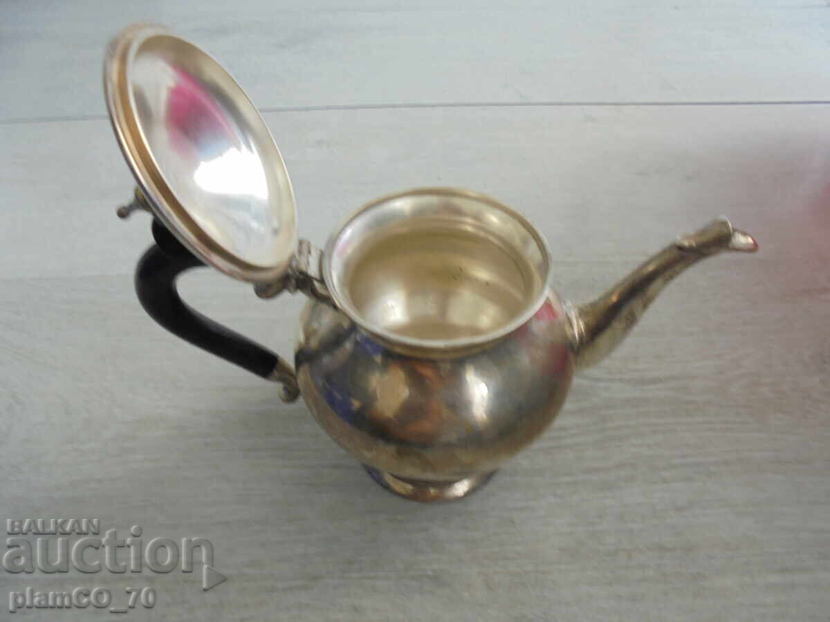 №*8217 Ceainic metalic vechi cu mâner elegant cu preț 30.00 BGN | € 15.34