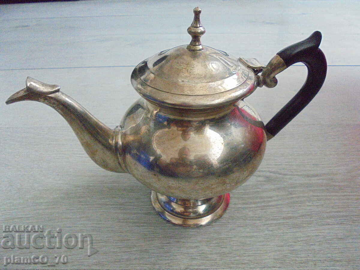 №*8217 Ceainic metalic vechi cu mâner elegant