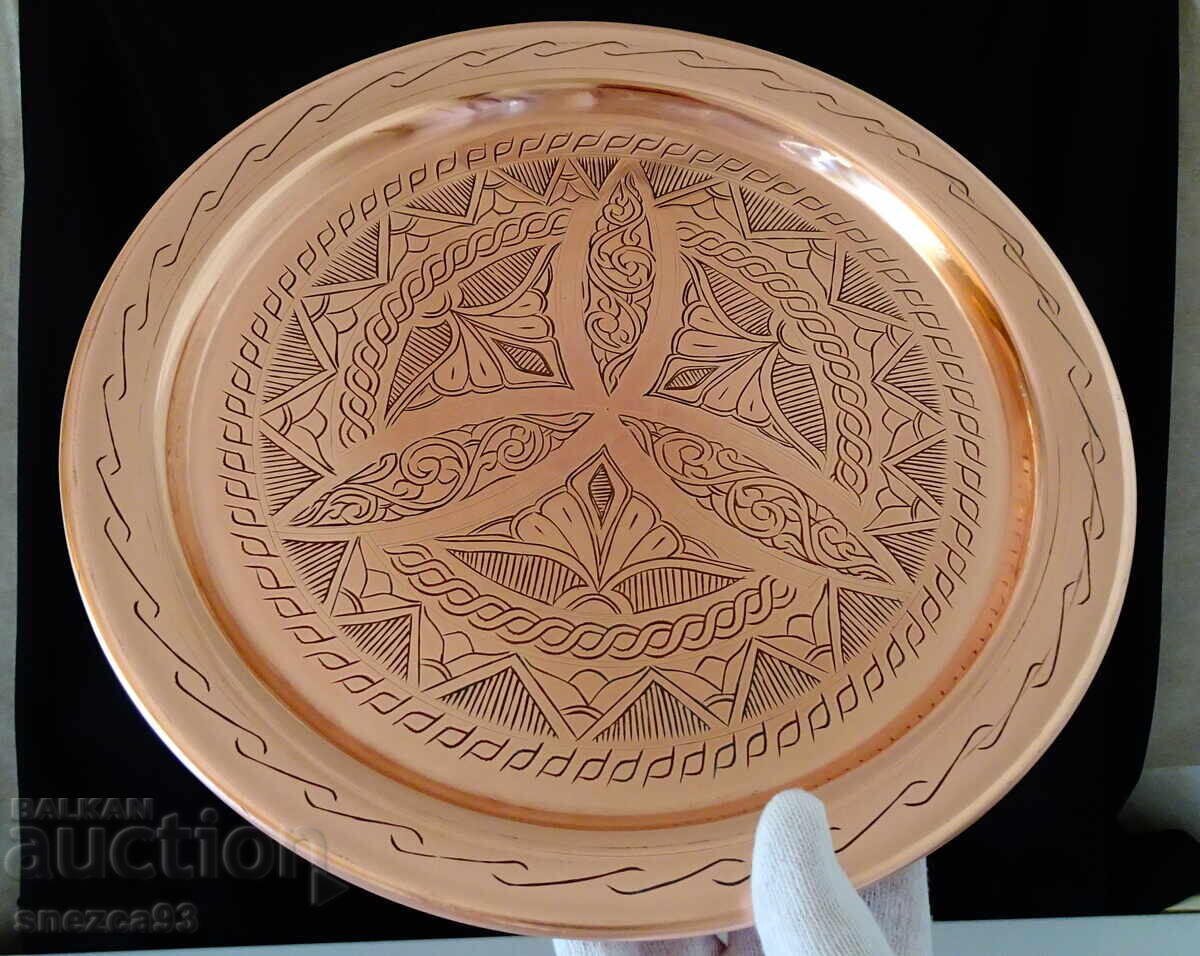 Tavă din cupru, cupru roșu pur 650 gr., gravată cu preț 45.00 BGN | € 23.01 Tavă din cupru, cupru roșu pur 650 gr., gravată cu preț 45.00 BGN | € 23.01