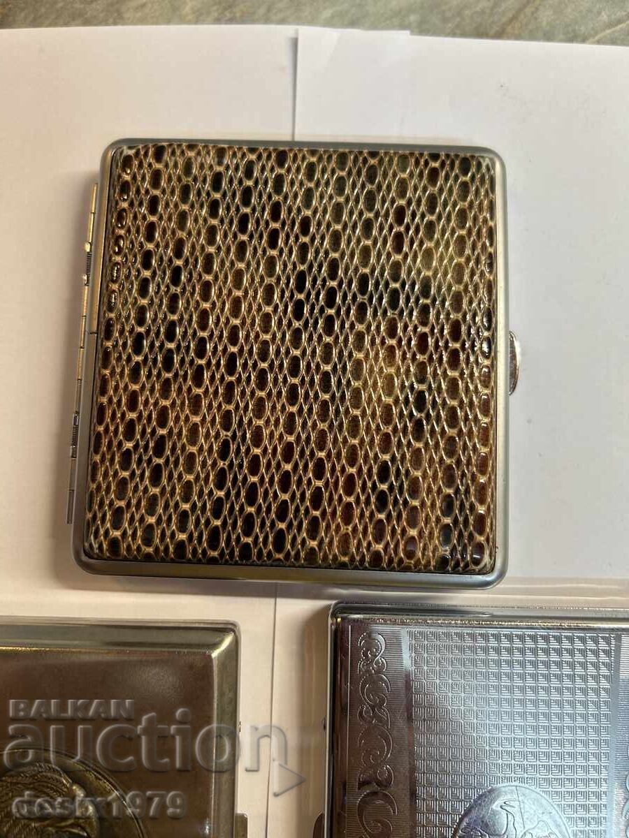 Delivery of Three old snuffboxes in perfect condition