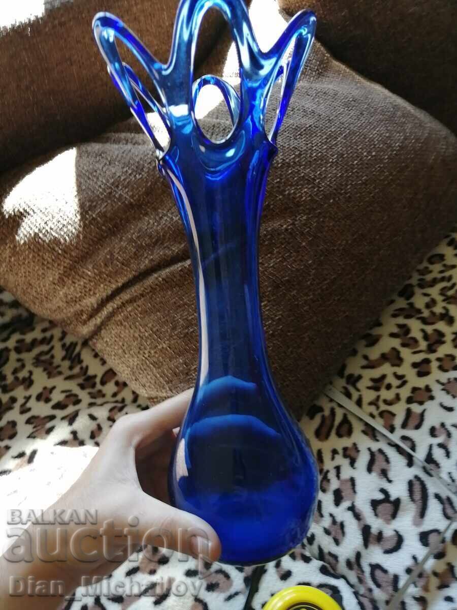 Μπλε γυάλινο βάζο