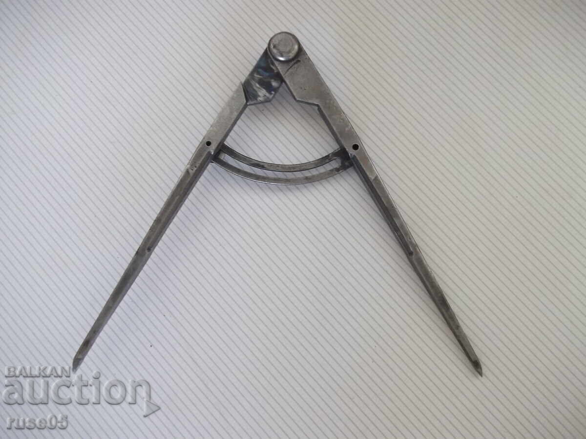 Livrarea Compas de lăcătuș vechi, din perioada socialistă Livrarea Compas de lăcătuș vechi, din perioada socialistă