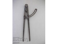 Compas de lăcătuș vechi, din perioada socialistă