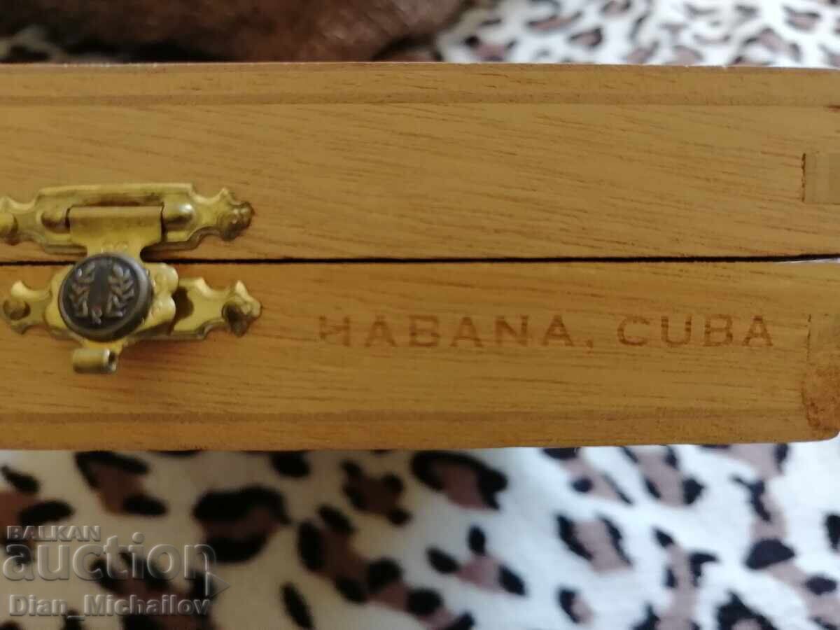 Κουτί Πούρων Cohiba με τιμή € 15.00 | 29.34 BGN Κουτί Πούρων Cohiba με τιμή € 15.00 | 29.34 BGN