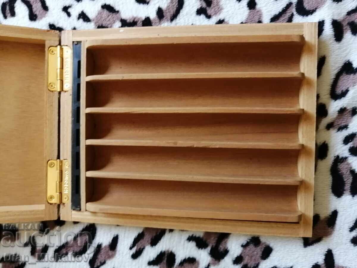 Παράδοση Κουτί Πούρων Cohiba Παράδοση Κουτί Πούρων Cohiba