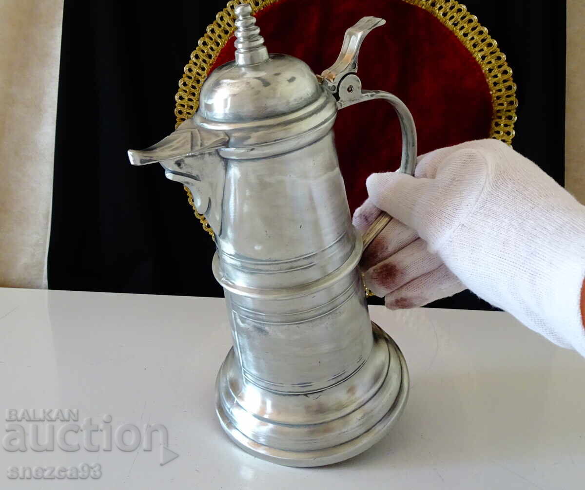 Δημοπρασία Κανάτι από κασσίτερο, κασσιτένιο κανάτι με καπάκι, μεσαιωνικό σχέδιο