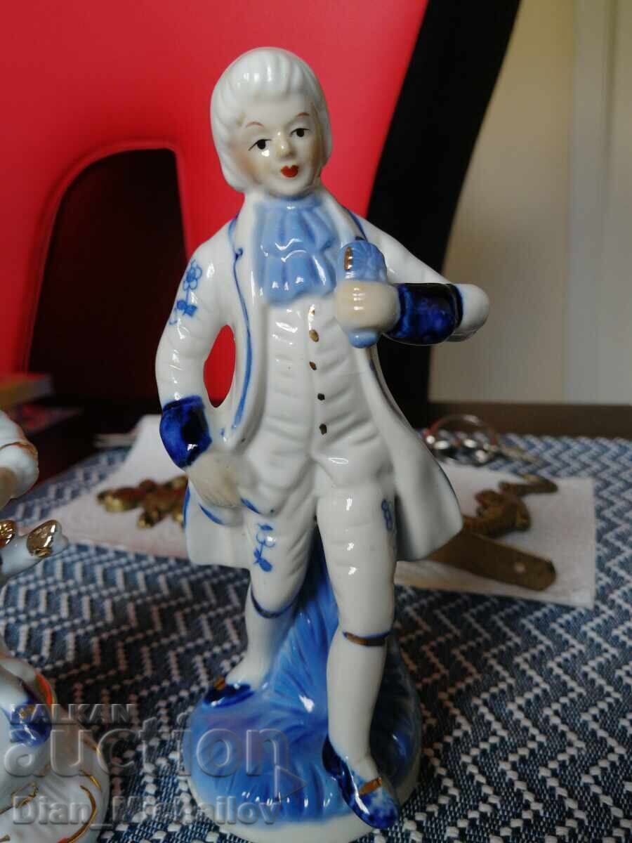Două figurine de porțelan - 7