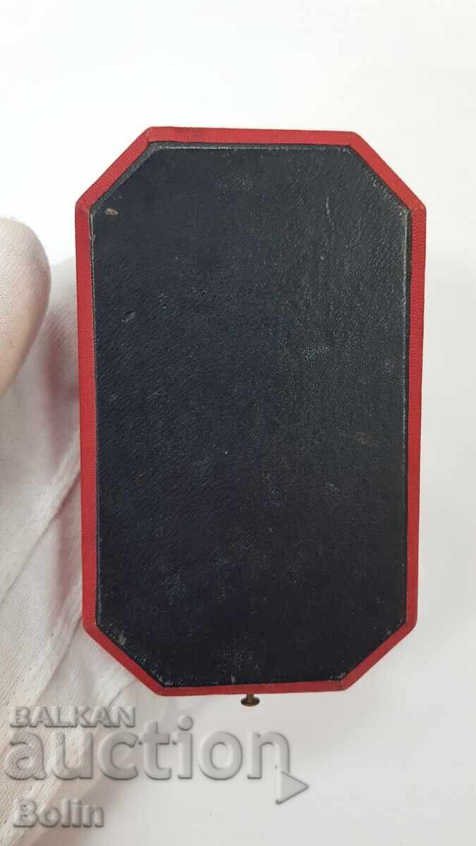 Παράδοση Πολύ σπάνιο βουλγαρικό βασιλικό κουτί για μετάλλιο με κορώνα Παράδοση Πολύ σπάνιο βουλγαρικό βασιλικό κουτί για μετάλλιο με κορώνα