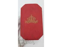Много рядка българска царска кутия за медал с корона