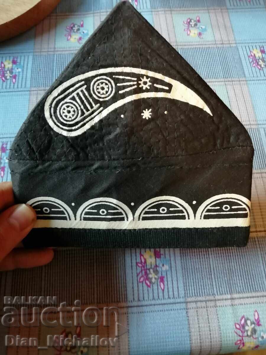 Стара Тюбетейка с цена 20.00 лв. | € 10.23 Стара Тюбетейка с цена 20.00 лв. | € 10.23