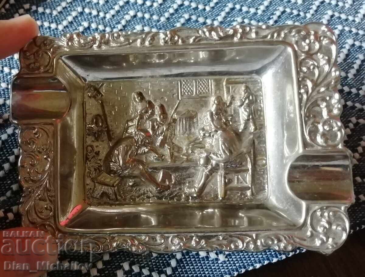 Аукцион Стар Посребрен Пепелник