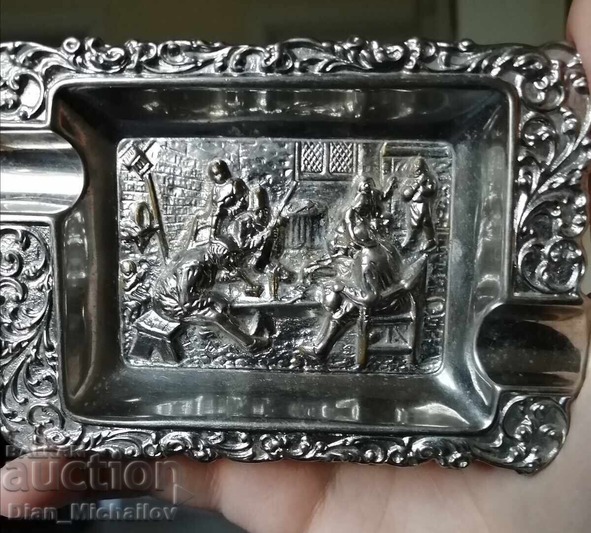 Стар Посребрен Пепелник