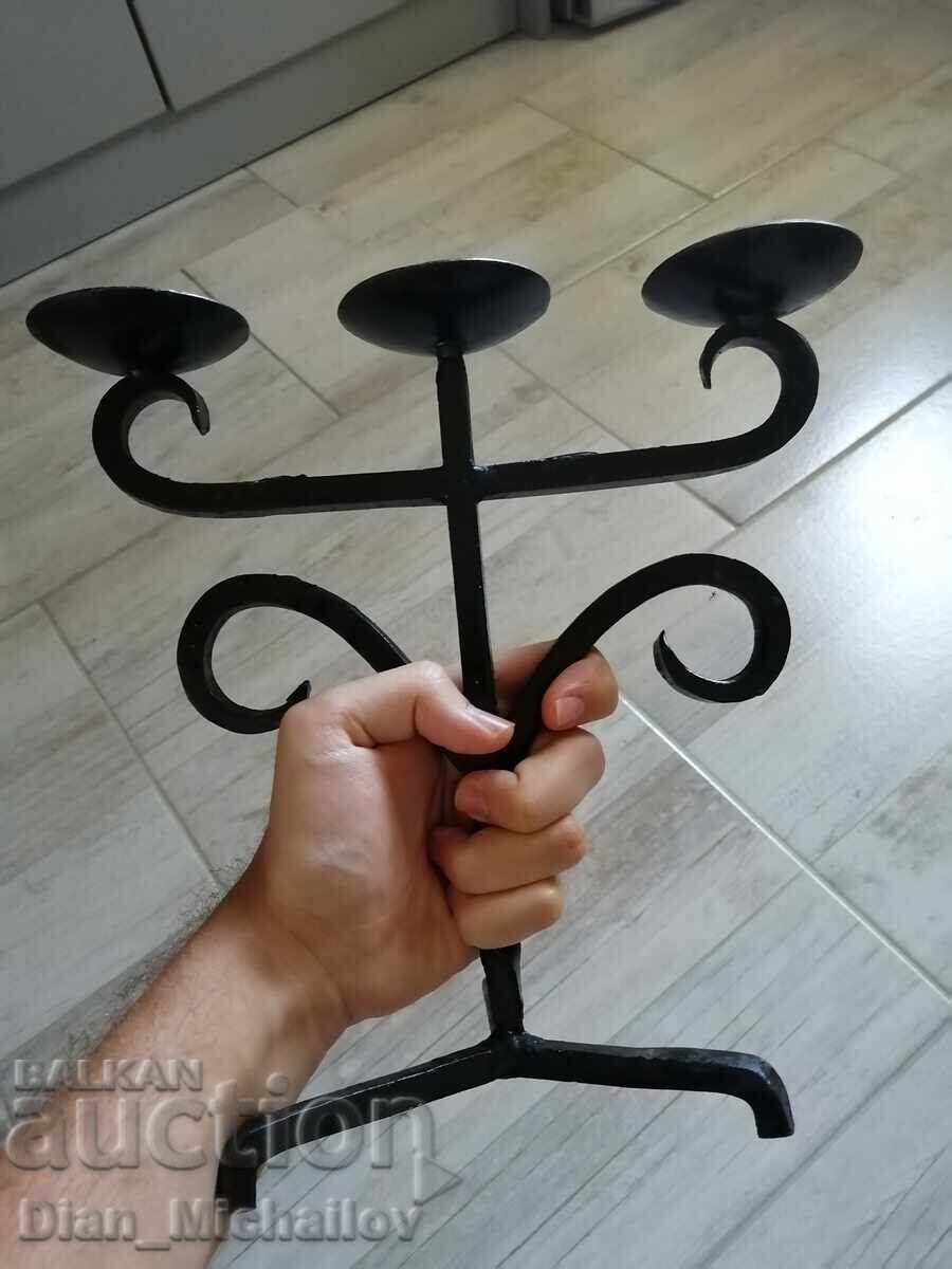 Licitație Sfeșnic masiv din fier forjat Licitație Sfeșnic masiv din fier forjat