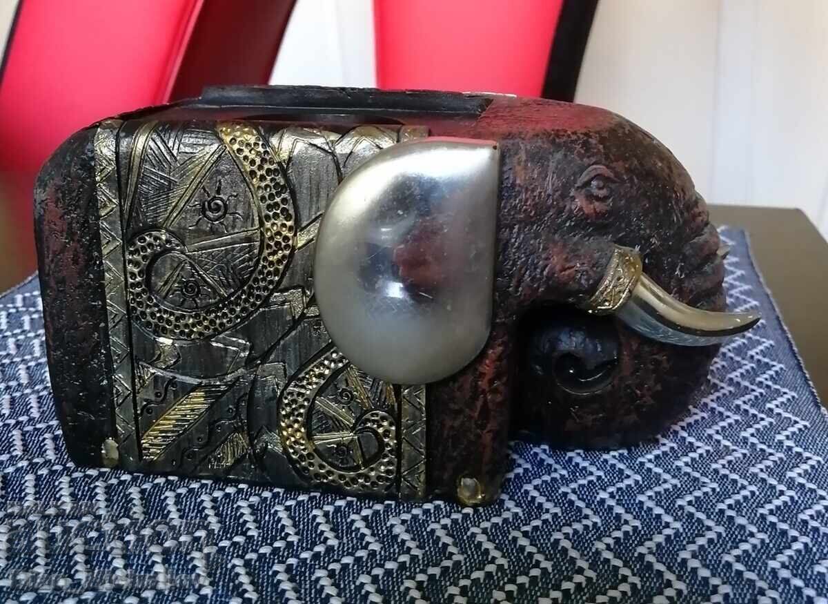 Suport de lumânare Elefant din lemn cu preț € 15.00 | 29.34 BGN