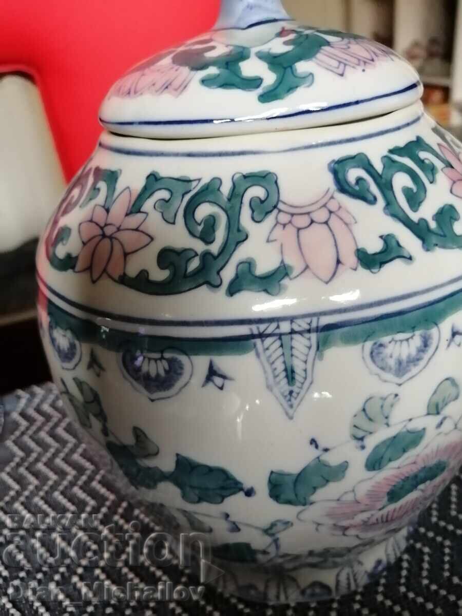 Auction  Ceramic Pot/Vase