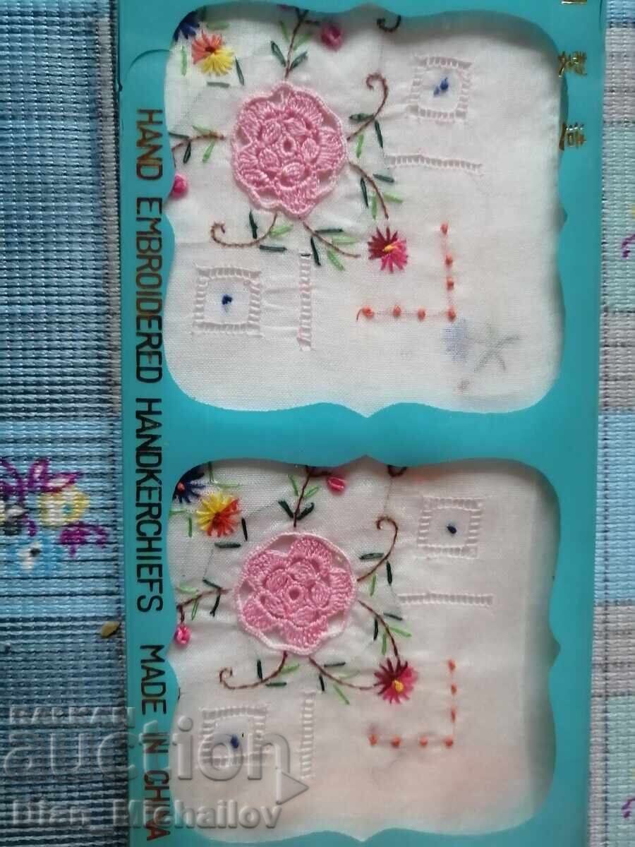 Batiste brodate manual cu preț 3.00 BGN | € 1.53 Batiste brodate manual cu preț 3.00 BGN | € 1.53