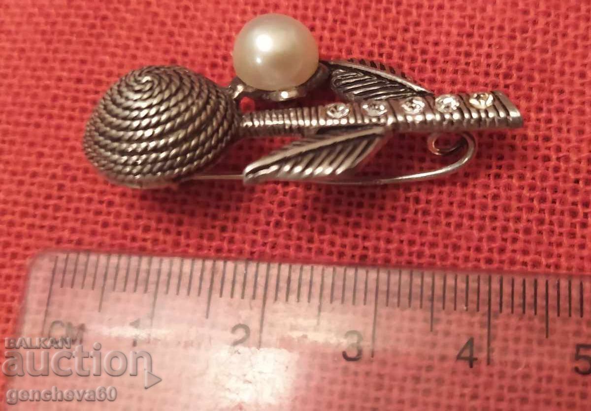 Auction  Old silver brooch with a pearl