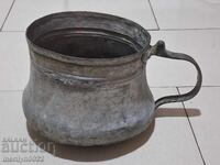 Vechi ibric cositorit, vas, cupru, cazan, ceaun, cazanel