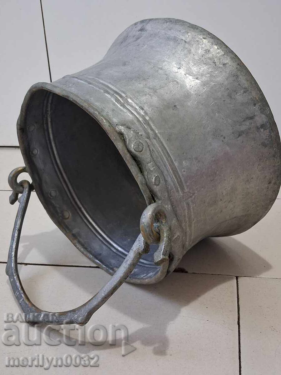 Παράδοση Χάλκινος λέβητας από κονσέρβες χαλκού Παράδοση Χάλκινος λέβητας από κονσέρβες χαλκού