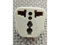 Adaptor de călătorie pentru prize electrice