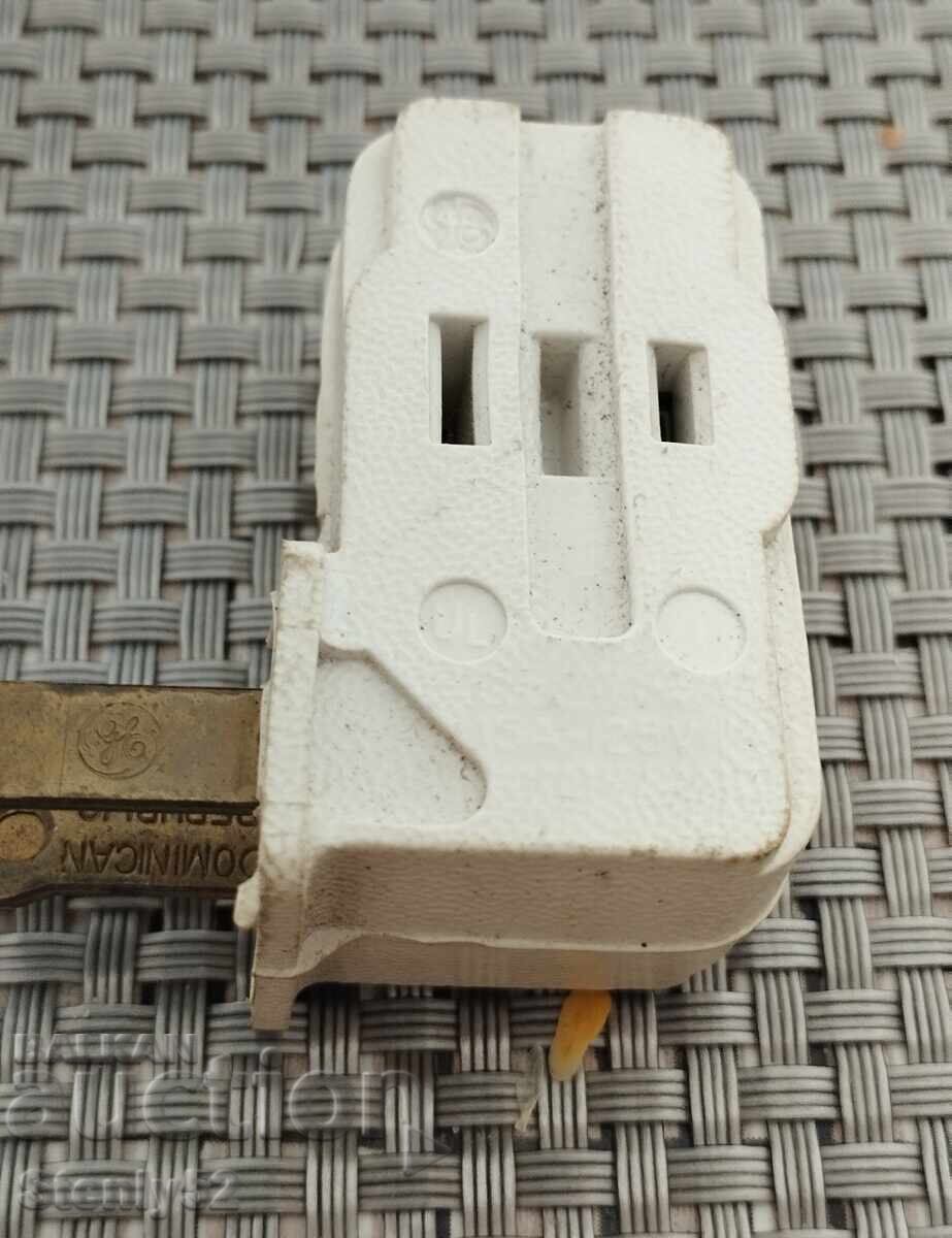 US standard three-way splitter with price 5.00 BGN | € 2.56