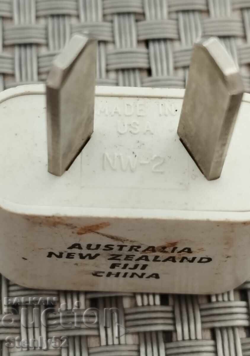 Adaptor de călătorie pentru priză electrică cu preț € 1.50 | 2.93 BGN