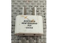 Adaptor de călătorie pentru priză electrică