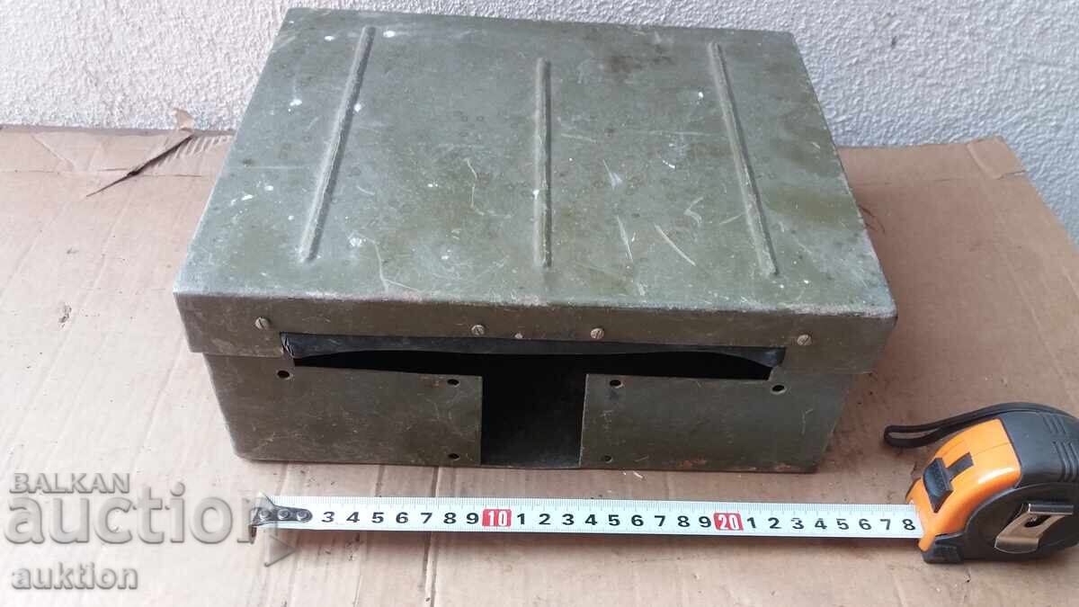 СТАРА ВОЕННА КУТИЯ - МАСИВНО ЖЕЛЯЗО с цена 13.99 лв. | € 7.15