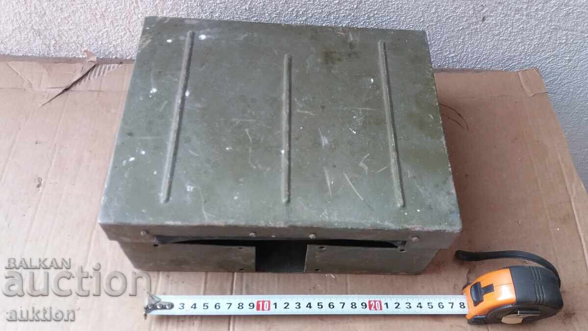 Аукцион СТАРА ВОЕННА КУТИЯ - МАСИВНО ЖЕЛЯЗО