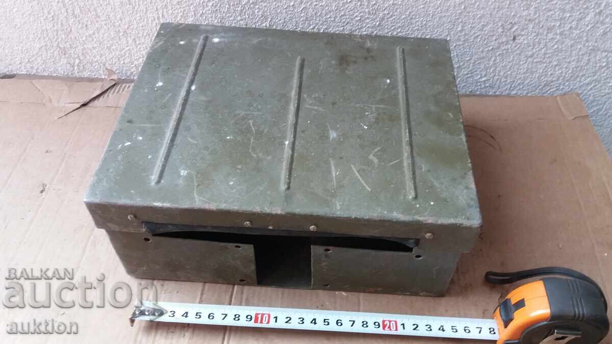 Доставка на СТАРА ВОЕННА КУТИЯ - МАСИВНО ЖЕЛЯЗО