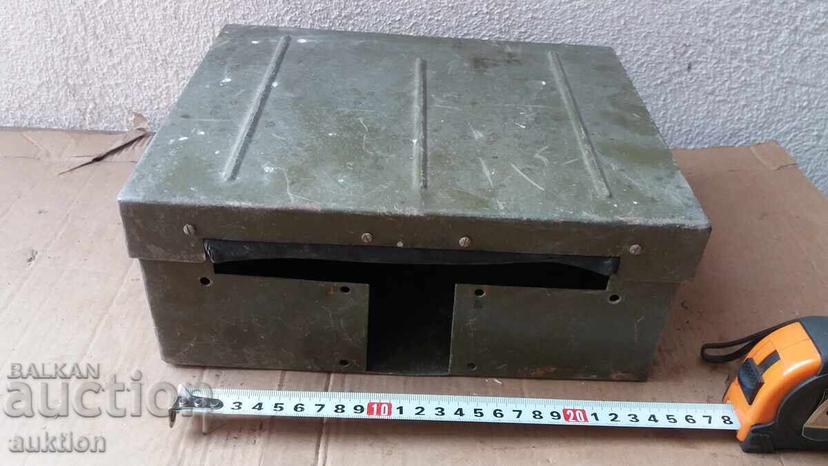 СТАРА ВОЕННА КУТИЯ - МАСИВНО ЖЕЛЯЗО